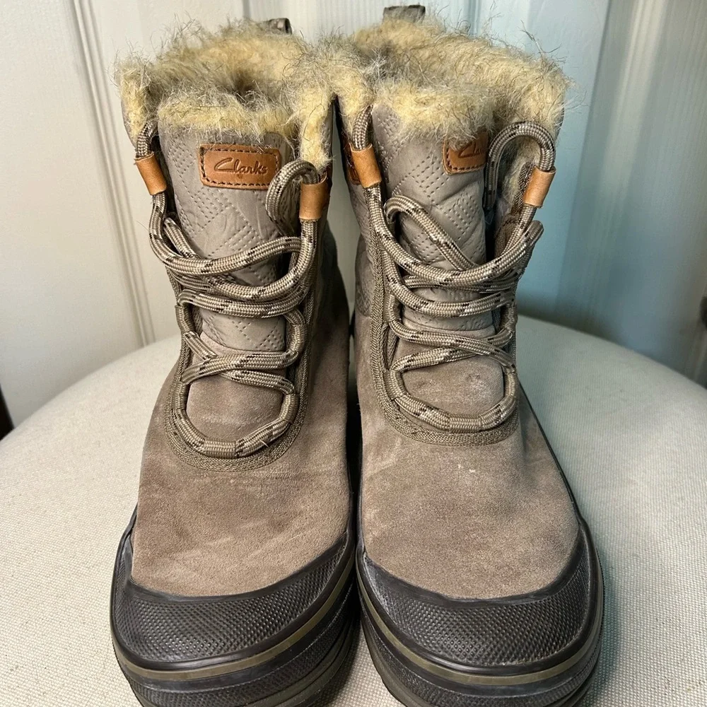 Clarks Muckers Brown Quilted Winter Boots Leather Faux Fur Ankle Lace Up Size 7